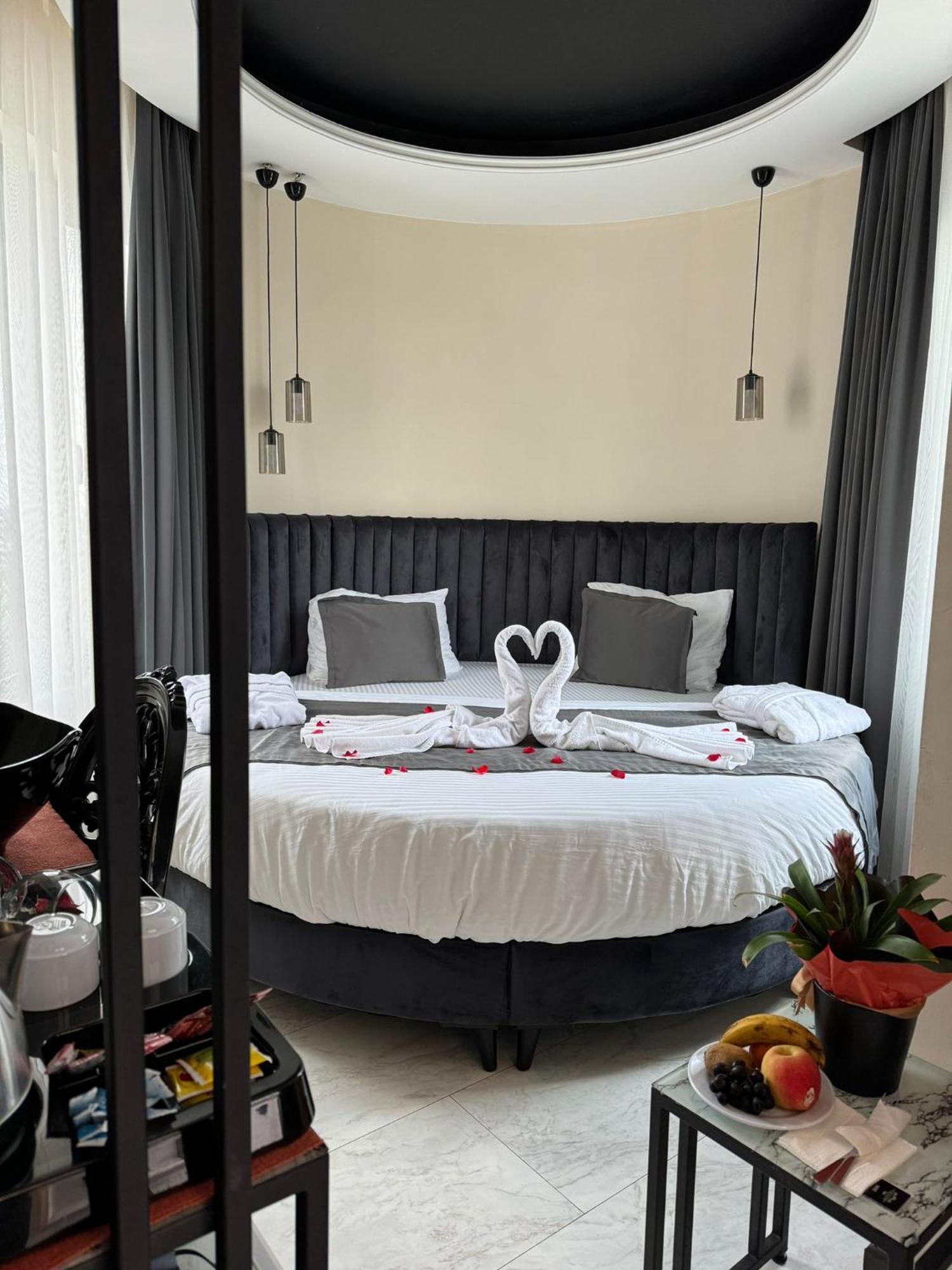 The Queen Airport Hotel-Round Trip Airport Service Arnavutkoy 外观 照片